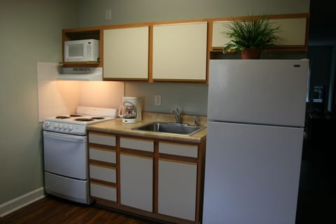 Queen Suite | Private kitchen | Full-size fridge, microwave, coffee/tea maker, toaster