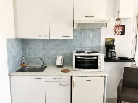 Classic Apartment, 1 Bedroom, Partial Sea View | 1 bedroom, free WiFi