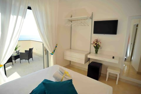 Deluxe Double Room, Balcony, Sea View | Minibar, desk, soundproofing, free WiFi