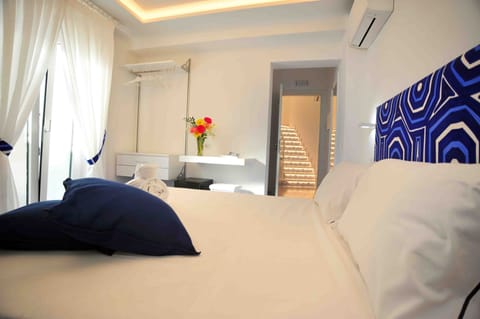 Deluxe Double Room, Balcony, Sea View | Minibar, desk, soundproofing, free WiFi