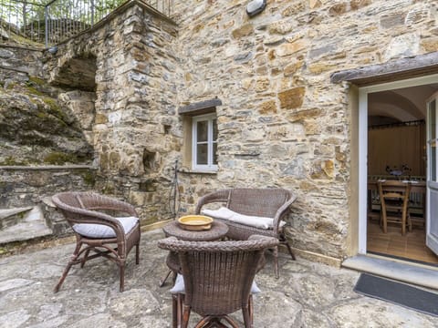 Building, Property, Furniture, Window, Table, Wood, Interior Design, Brick, Brickwork, Chair