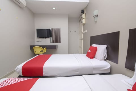 Standard Twin Room | Desk, free WiFi, bed sheets