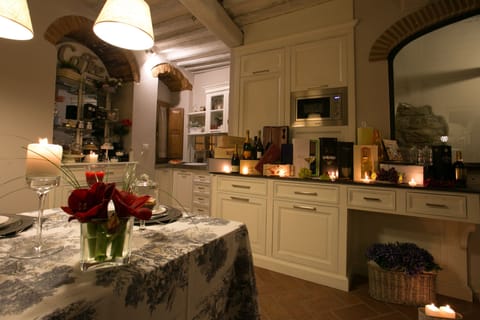 Free daily cooked-to-order breakfast