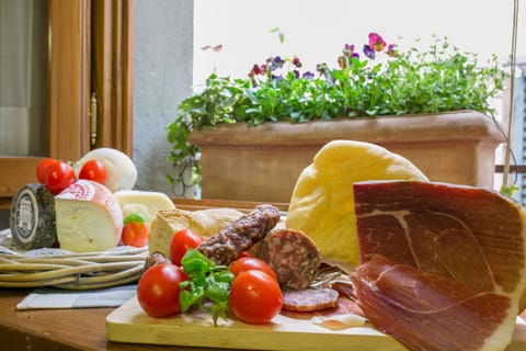 Free daily cooked-to-order breakfast