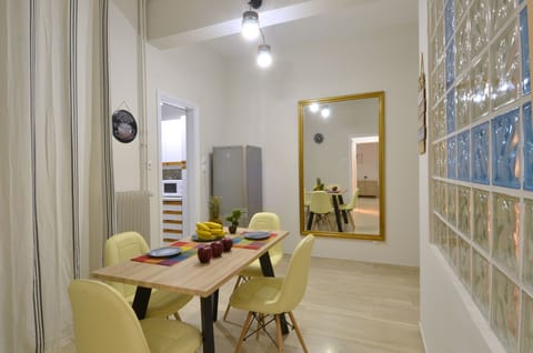 Apartment, 2 Bedrooms, Balcony | In-room dining