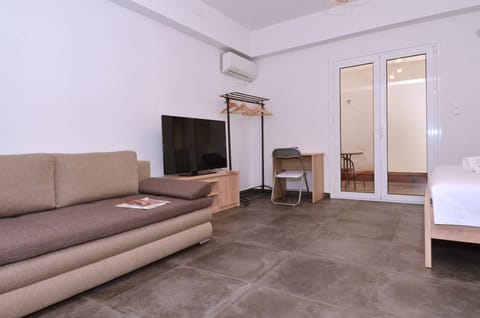 Studio | Living room | Flat-screen TV