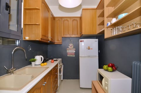 Apartment, 2 Bedrooms | Private kitchen | Full-size fridge, microwave, oven, stovetop