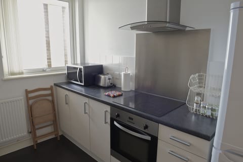 Standard Apartment, 1 Bedroom | Private kitchen | Fridge, microwave, oven, coffee/tea maker