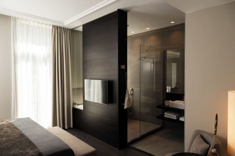 Premium Deluxe Room | Premium bedding, minibar, in-room safe, desk