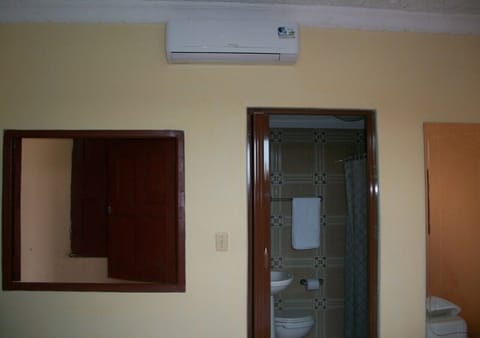 Exclusive Triple Room | Bathroom | Shower, rainfall showerhead, free toiletries, hair dryer