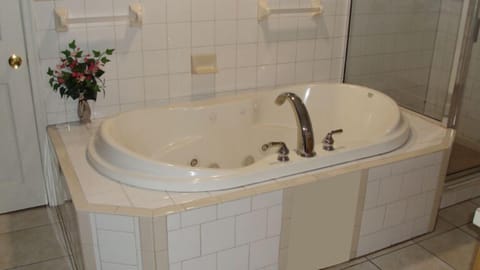 Jetted tub