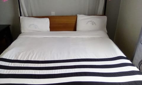 Single Room | Free WiFi, bed sheets