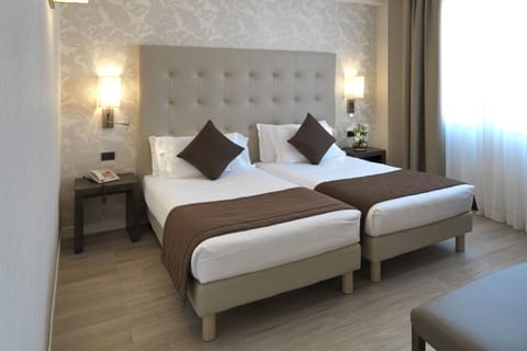 Deluxe Double or Twin Room | Hypo-allergenic bedding, free minibar, in-room safe, desk