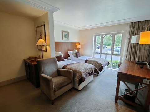 Executive Twin Room, Main House | In-room safe, individually decorated, desk, laptop workspace