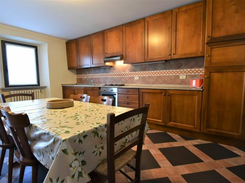 Countertop, Furniture, Room, Property, Cabinetry, Kitchen, Building, Floor, Interior Design, Hardwood