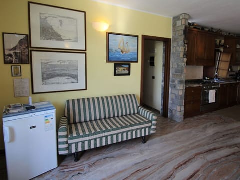 Picture Frame, Property, Furniture, Couch, Lighting, Wood, Interior Design, Floor, Building, Drawer