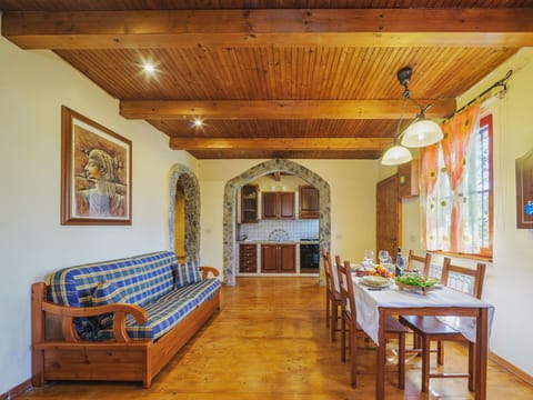 Furniture, Property, Wood, Interior Design, Table, Picture Frame, Building, Floor, Flooring, Living Room