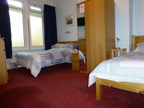 Family Triple Room, Ensuite | Iron/ironing board, free cribs/infant beds, rollaway beds, free WiFi
