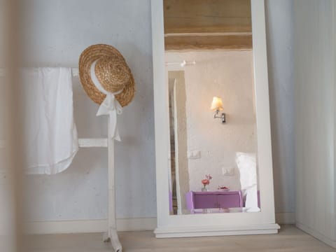 Interior Design, Mirror, Pink, Room, Natural Material, Molding, Wood Stain, Paint