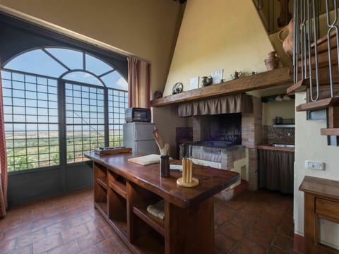 Table, Furniture, Property, Building, Cabinetry, Window, Plant, Wood, Countertop, Interior Design