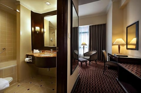 Superior Room | Bathroom | Free toiletries, hair dryer, slippers, bidet