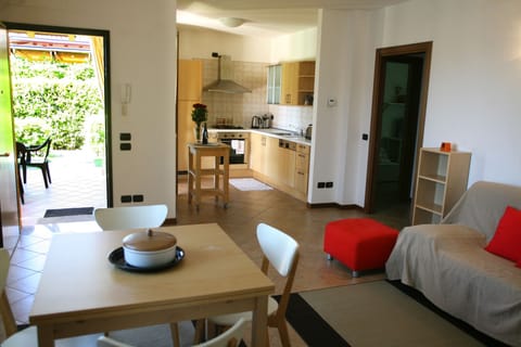 Apartment, 2 Bedrooms, Smoking, Patio | Lounge