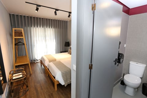 Twin Room, Private Bathroom | Soundproofing, free WiFi, bed sheets