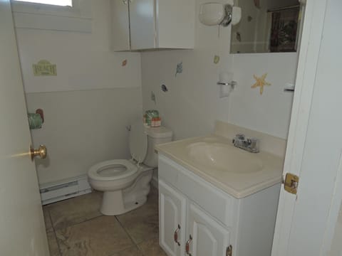 Cottage, 1 Bedroom | Bathroom | Shower, towels