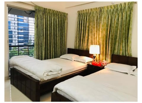 Deluxe Room, 2 Twin Beds, Smoking, City View | Desk, laptop workspace, soundproofing, free WiFi