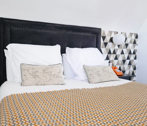 Superior Double Room, Sea View | Individually decorated, individually furnished, laptop workspace