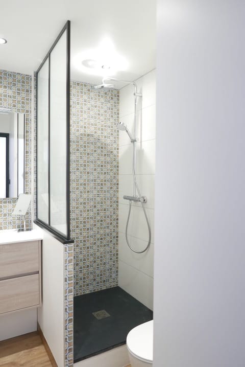 Comfort Double Room | Bathroom shower