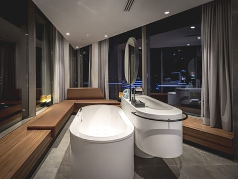 Suite, 1 King Bed, Hot Tub | Bathroom | Free toiletries, hair dryer, towels, soap
