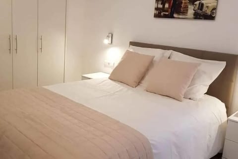Luxury Apartment, 2 Bedrooms, Terrace | Iron/ironing board, free WiFi, bed sheets