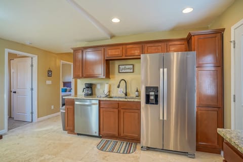 Dishwasher, large fridge