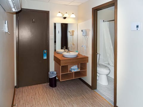 Comfort Room, 1 King Bed | Bathroom | Hair dryer, towels