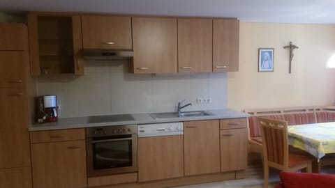 Traditional Apartment | Living room | 80-cm flat-screen TV with satellite channels, Smart TV, table tennis