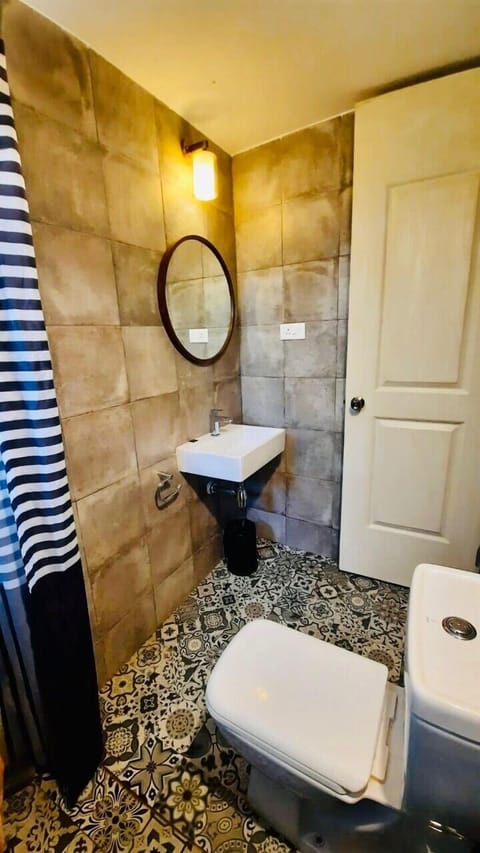 Deluxe Double Room, Pool View | Bathroom | Shower, rainfall showerhead, hair dryer, bidet