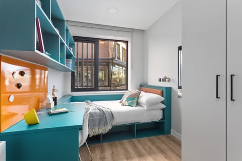 Desk, laptop workspace, iron/ironing board, free WiFi