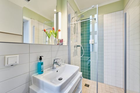 Comfort Double Room | Bathroom | Shower, hair dryer, slippers, towels