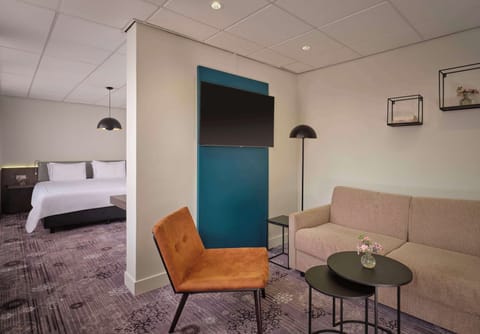 Business Suite, 1 Bedroom | Hypo-allergenic bedding, down comforters, minibar, in-room safe