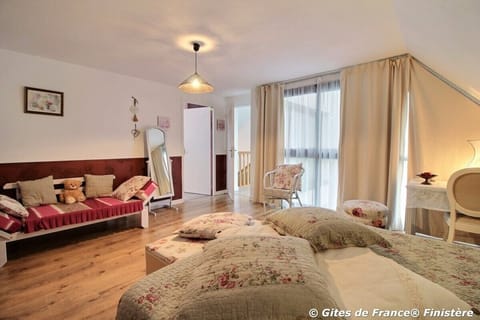 Standard Double Room (Coco et caramel) | Individually decorated, individually furnished, desk, iron/ironing board