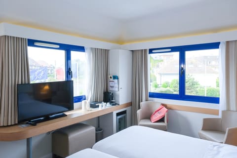 Classic Twin Room, Pool Access, City View | Minibar, in-room safe, desk, soundproofing