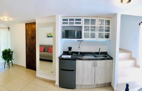 Deluxe Suite | Private kitchenette | Full-size fridge, microwave, oven, cookware/dishes/utensils