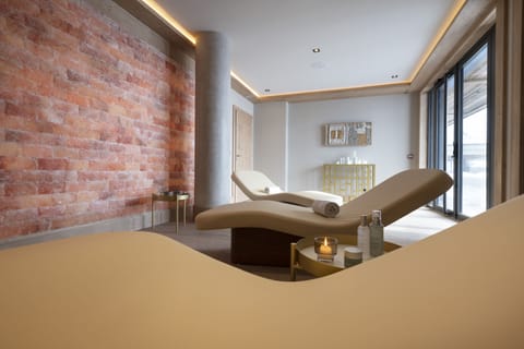 Body treatments, body wraps, facials, 1 treatment room