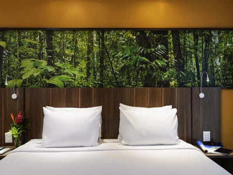 Classic Room, 1 Double Bed | Minibar, in-room safe, desk, iron/ironing board