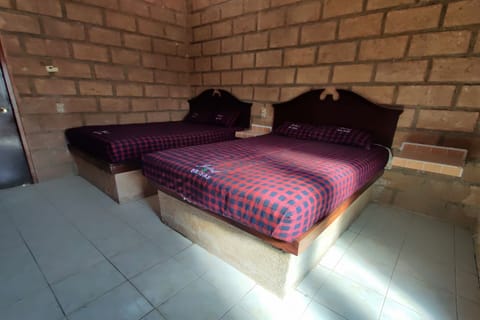 Standard Room, 2 Double Beds | Soundproofing, bed sheets