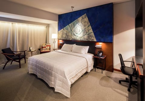 Deluxe Room, 1 King Bed | Bed sheets