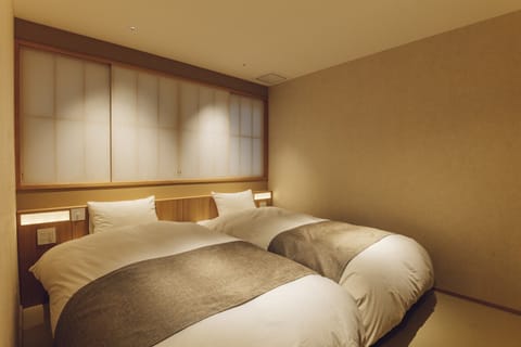 Private Vacation Home - ASAHI no IE | Premium bedding, down comforters, desk, laptop workspace