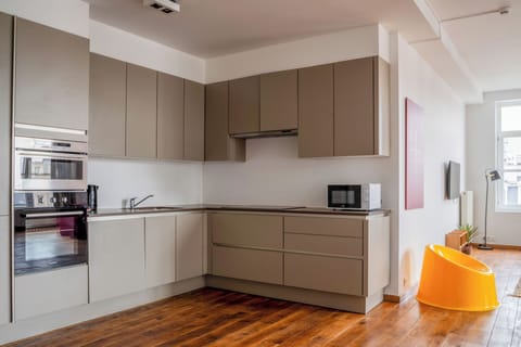 Design Apartment, 2 Bedrooms | Private kitchen | Full-size fridge, microwave, oven, stovetop