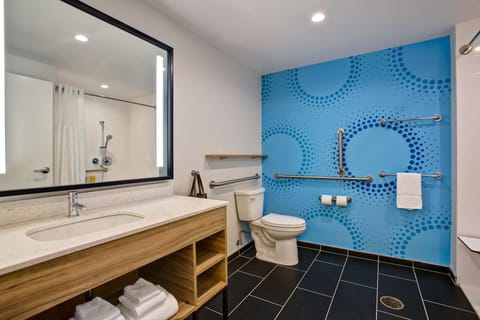 Room, 2 Queen Beds, Accessible (Roll-In Shower) | Bathroom | Towels